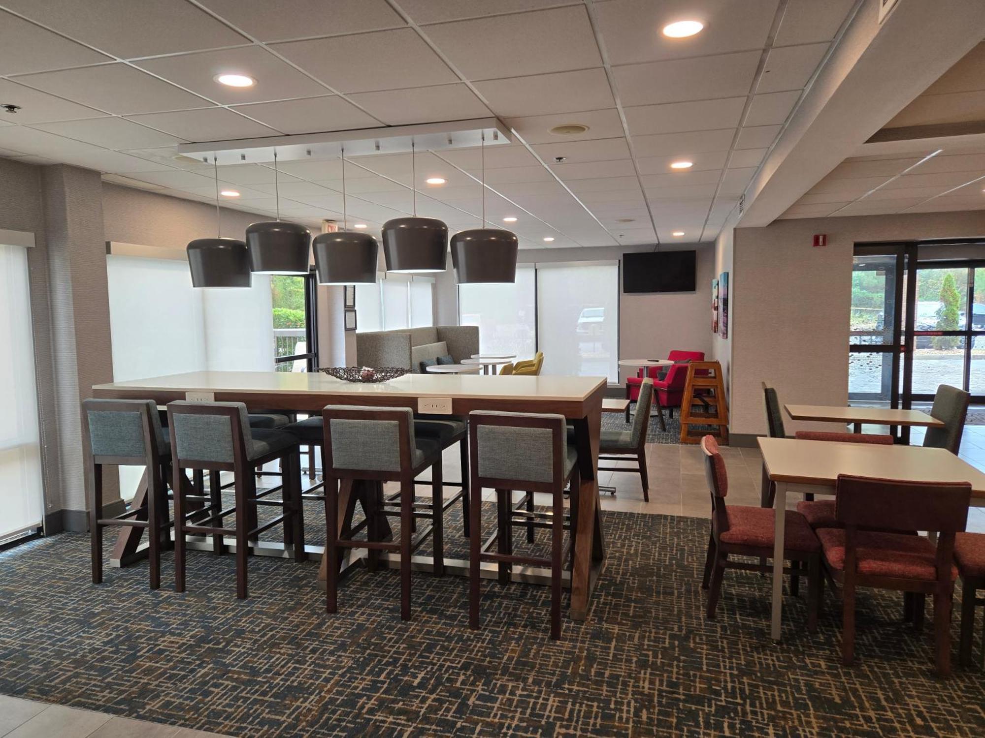 Hampton Inn Commerce Exterior photo